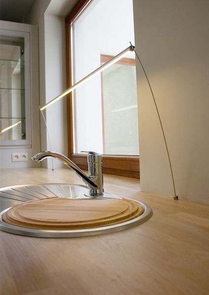 Longitudinal fastening for table tops